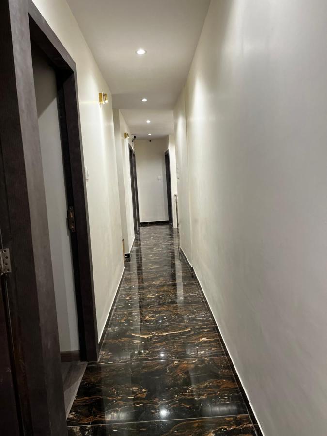 Hotel Classio Andheri - Near Dn Nagar Metro Station Mumbai Exteriör bild