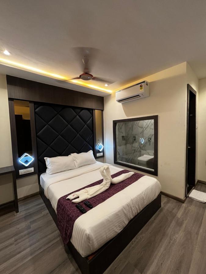 Hotel Classio Andheri - Near Dn Nagar Metro Station Mumbai Exteriör bild