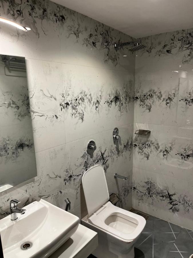 Hotel Classio Andheri - Near Dn Nagar Metro Station Mumbai Exteriör bild