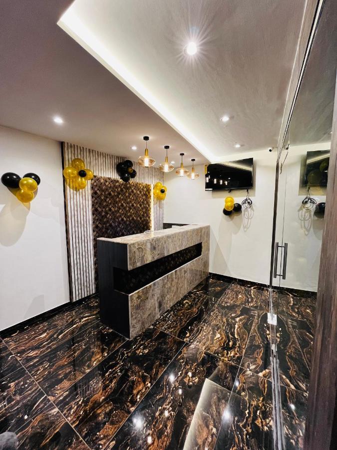 Hotel Classio Andheri - Near Dn Nagar Metro Station Mumbai Exteriör bild