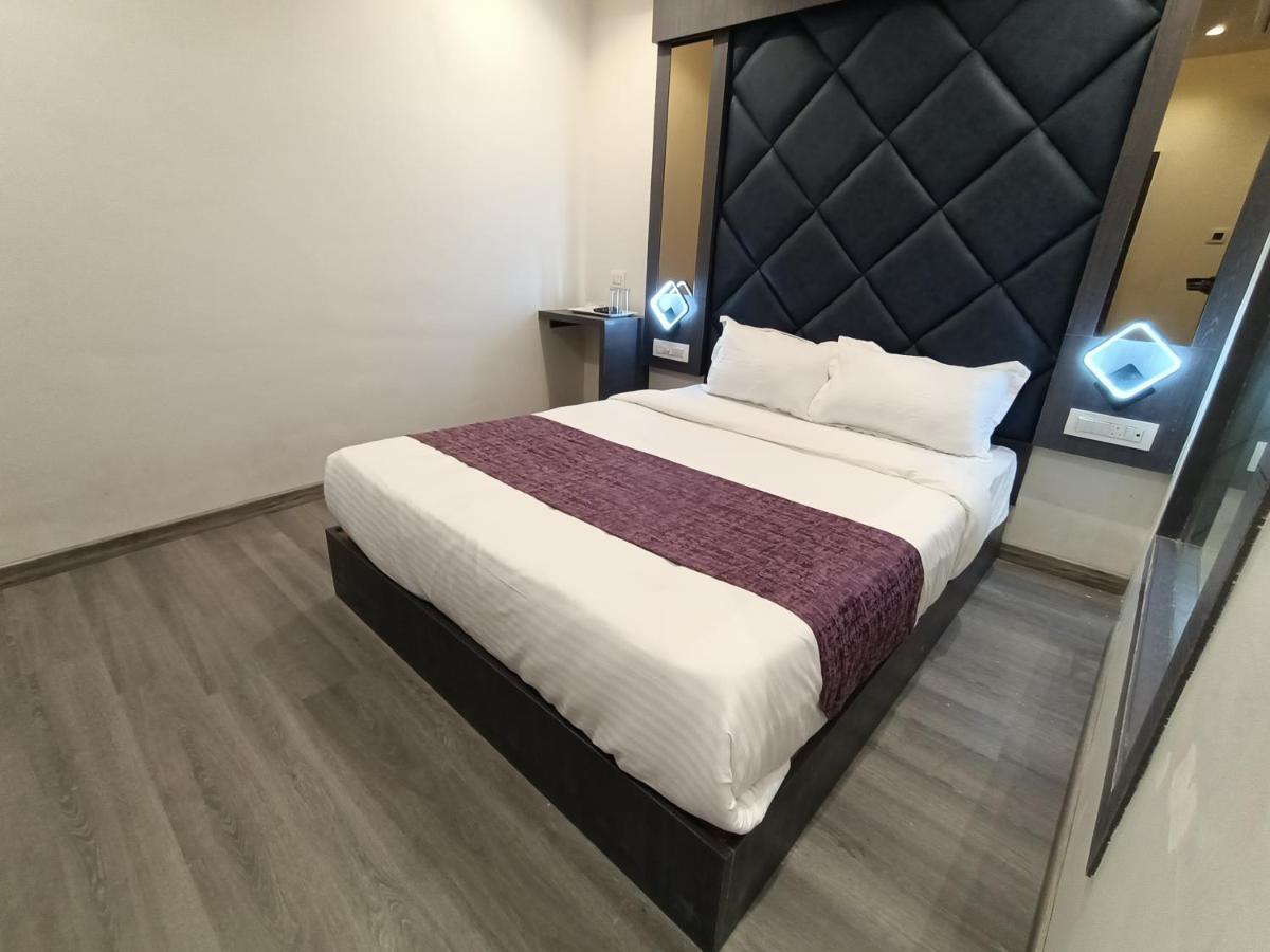 Hotel Classio Andheri - Near Dn Nagar Metro Station Mumbai Exteriör bild