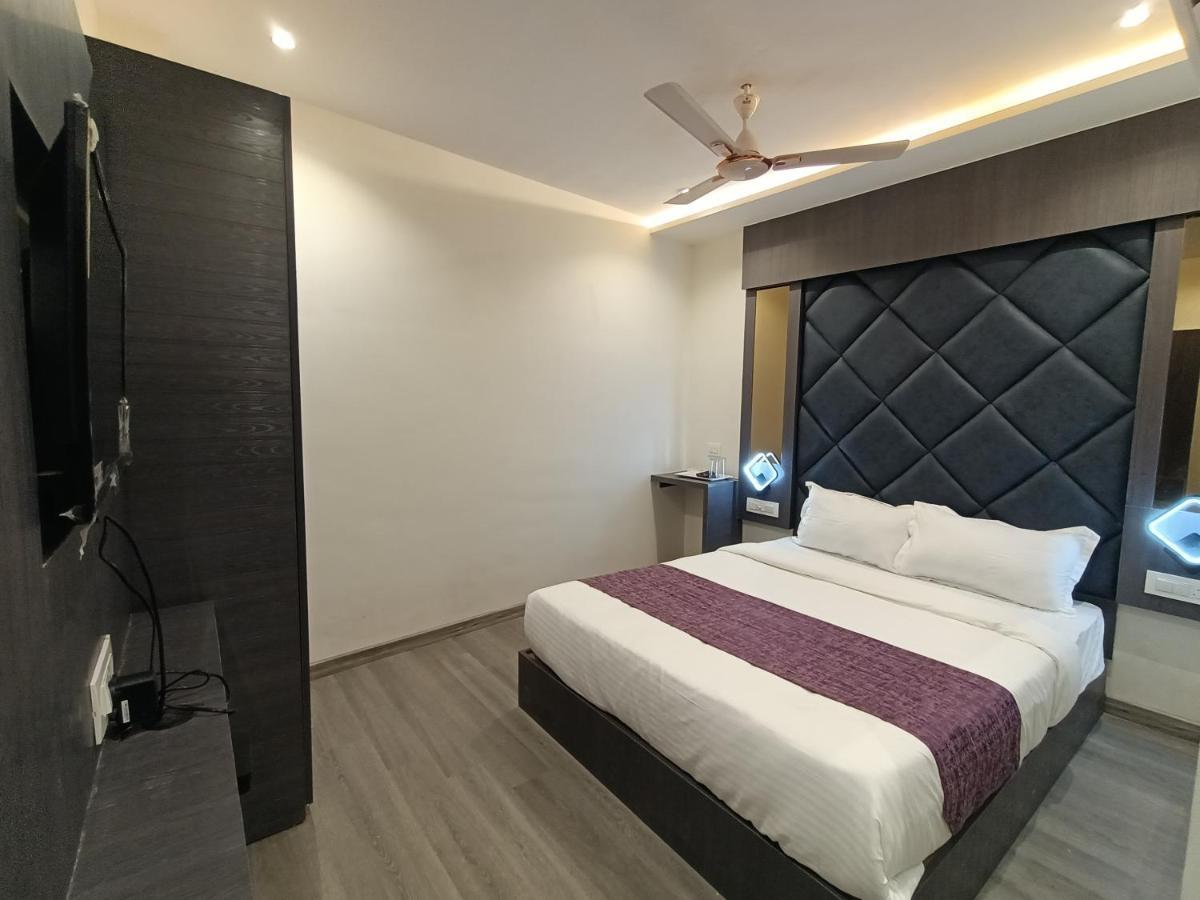 Hotel Classio Andheri - Near Dn Nagar Metro Station Mumbai Exteriör bild