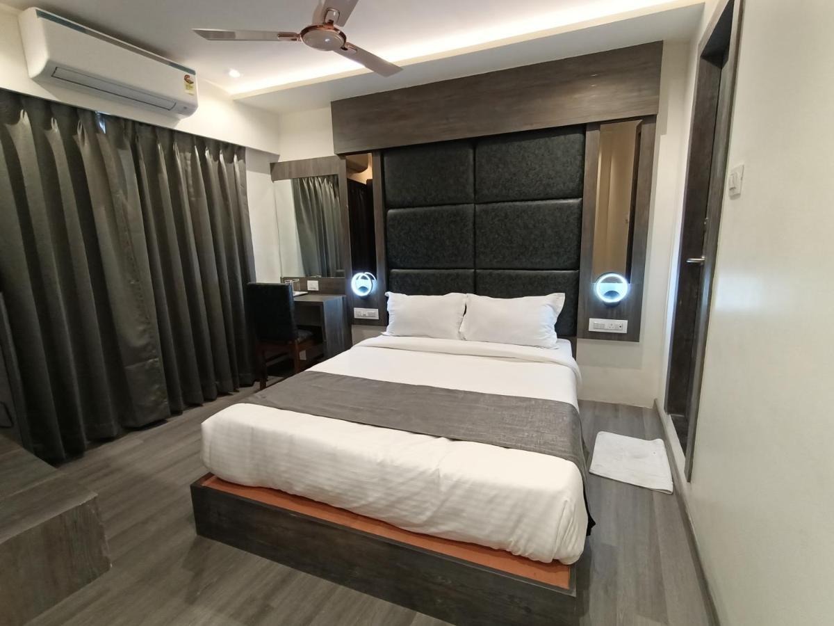 Hotel Classio Andheri - Near Dn Nagar Metro Station Mumbai Exteriör bild