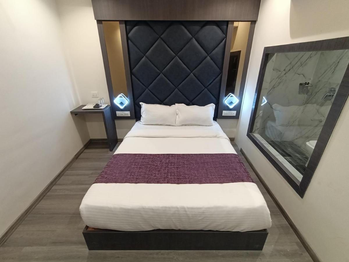 Hotel Classio Andheri - Near Dn Nagar Metro Station Mumbai Exteriör bild