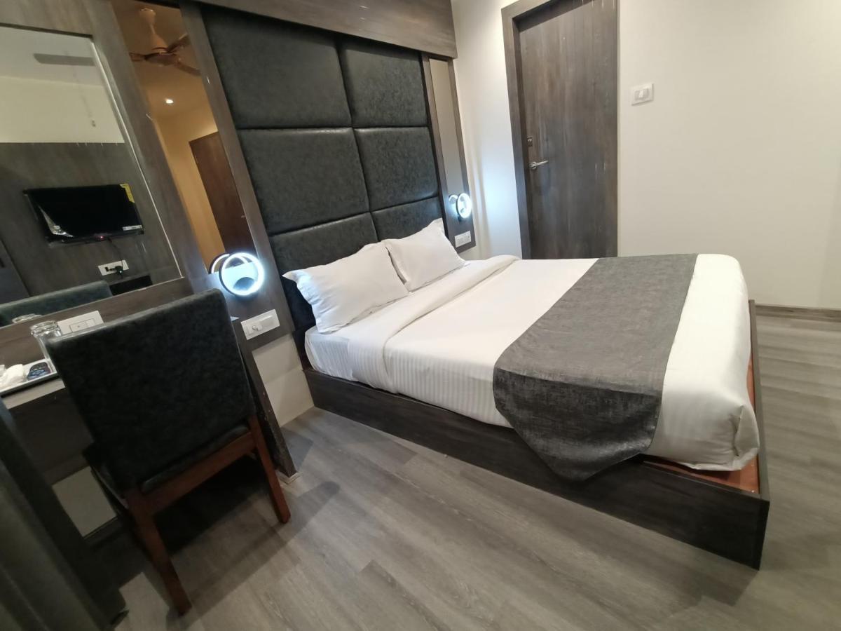 Hotel Classio Andheri - Near Dn Nagar Metro Station Mumbai Exteriör bild