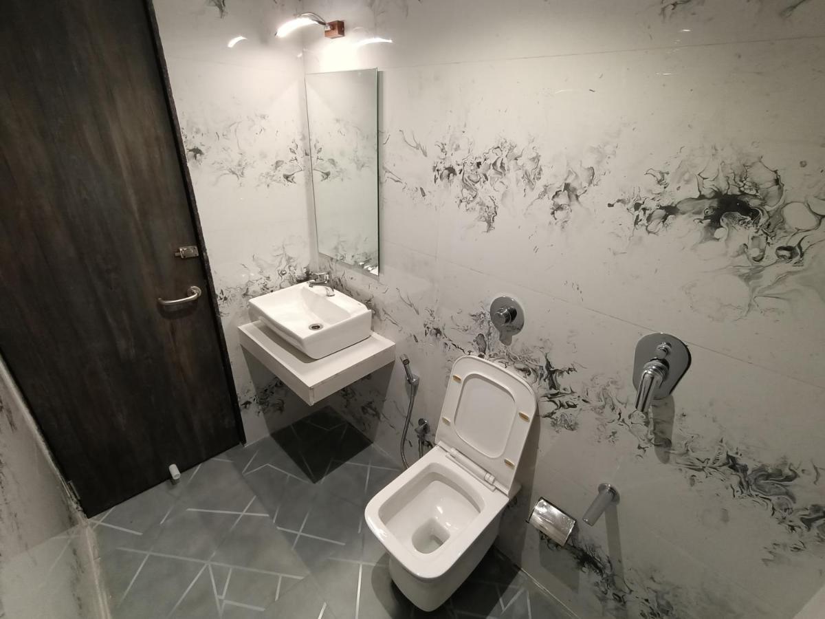Hotel Classio Andheri - Near Dn Nagar Metro Station Mumbai Exteriör bild