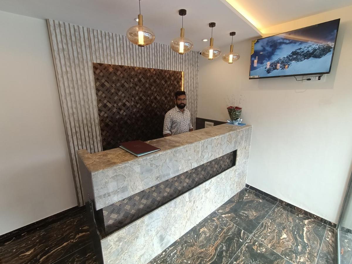 Hotel Classio Andheri - Near Dn Nagar Metro Station Mumbai Exteriör bild