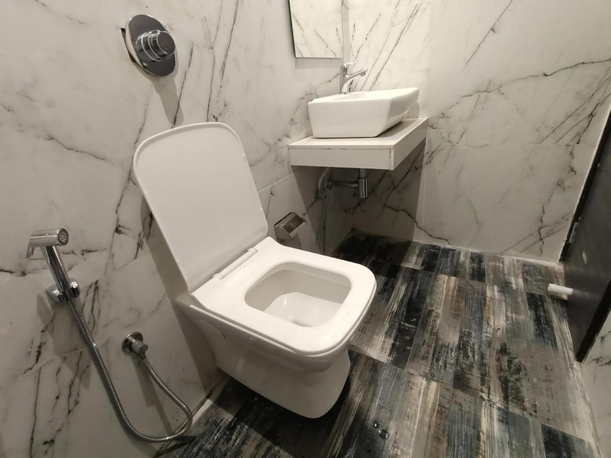 Hotel Classio Andheri - Near Dn Nagar Metro Station Mumbai Exteriör bild