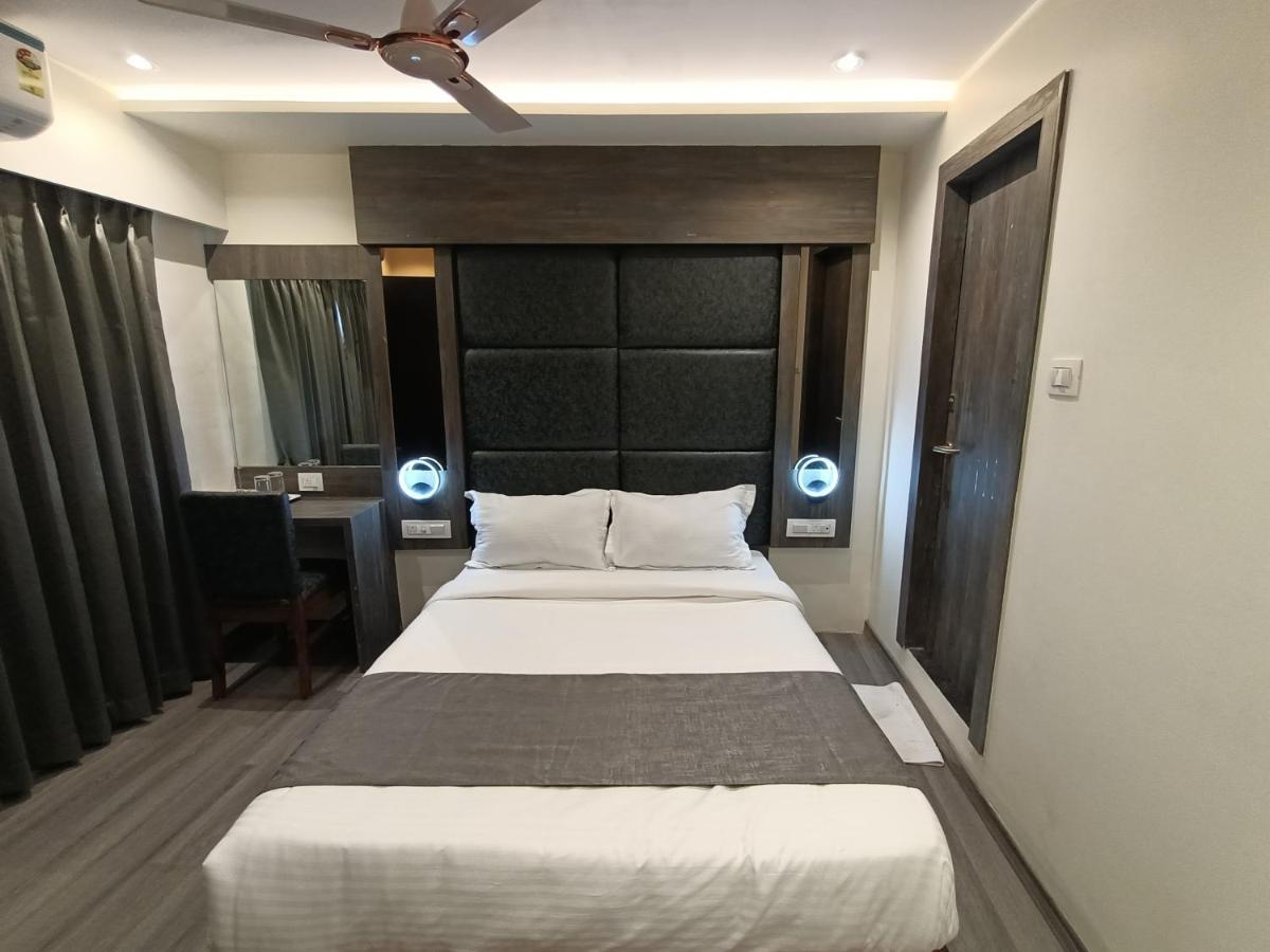 Hotel Classio Andheri - Near Dn Nagar Metro Station Mumbai Exteriör bild