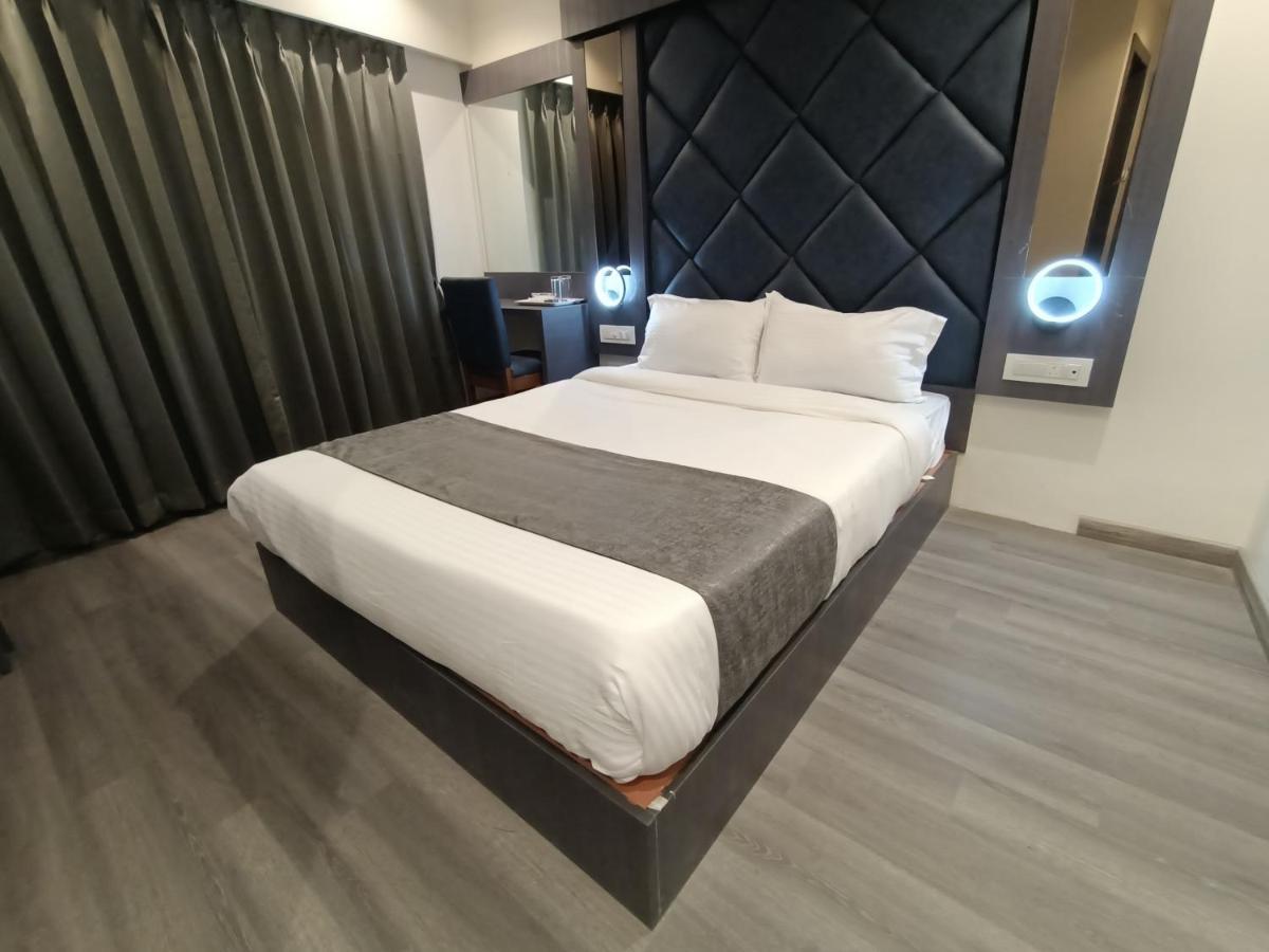 Hotel Classio Andheri - Near Dn Nagar Metro Station Mumbai Exteriör bild