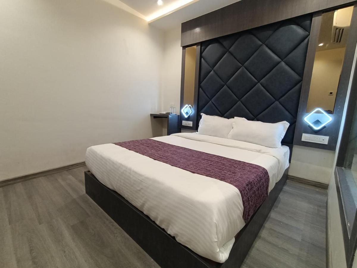 Hotel Classio Andheri - Near Dn Nagar Metro Station Mumbai Exteriör bild